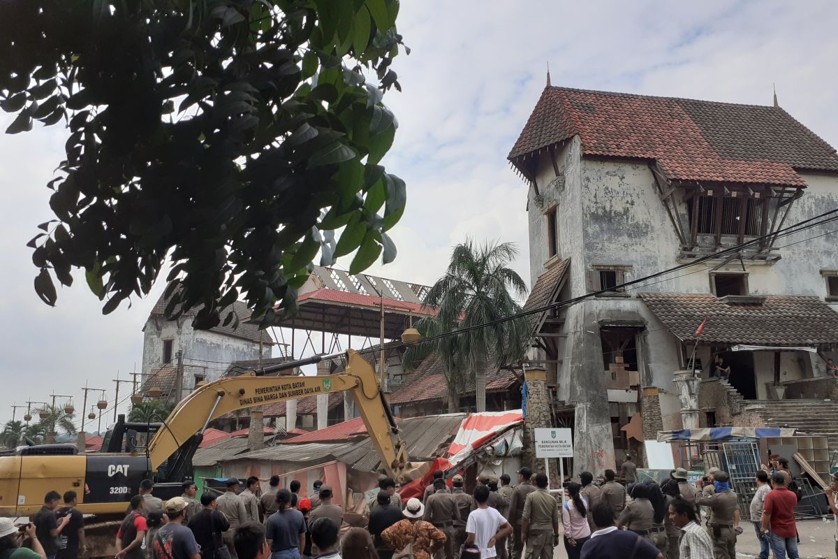 Penertiban lapak Pasar Induk Kota Batam sempat ricuh