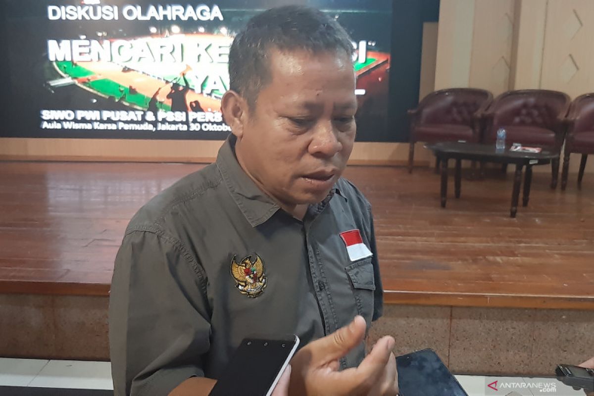 Sarman, calon ketua umum PSSI yang ingin keluarkan Indonesia  dari AFF