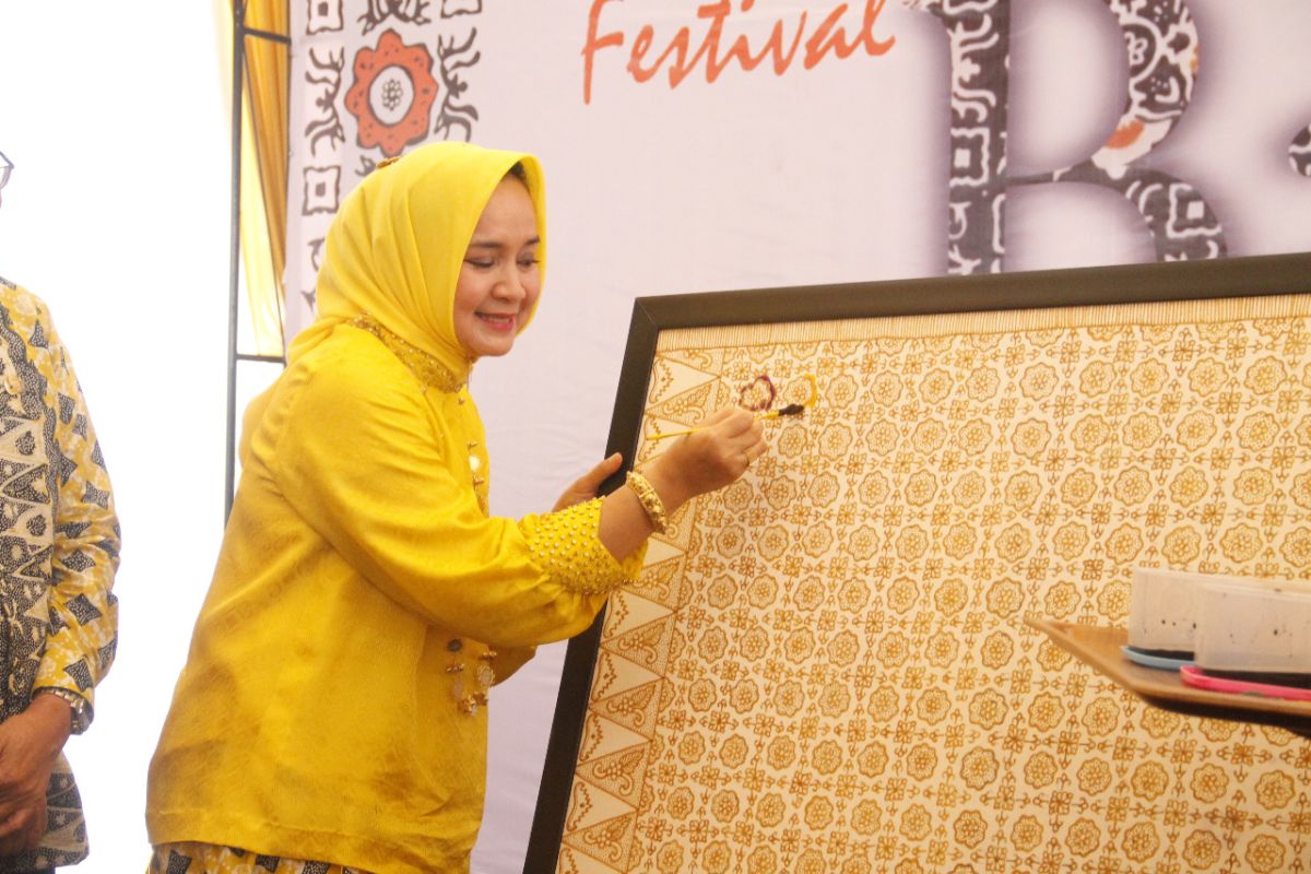 Dekranasda kenalkan batik Sembagi sebagai batik khas Lampung