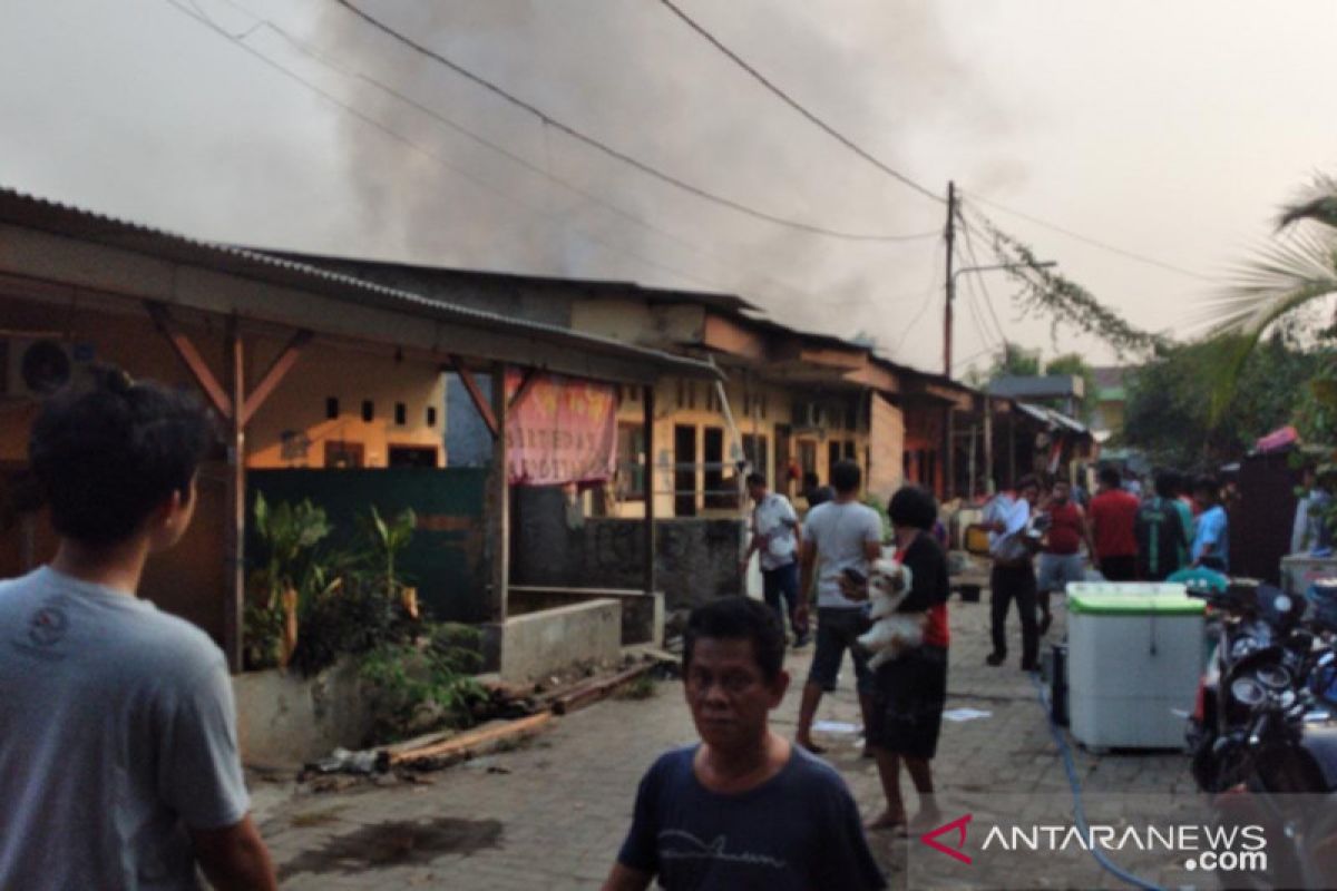 Kebocoran gas picu kebakaran lima kontrakan Cipinang Melayu