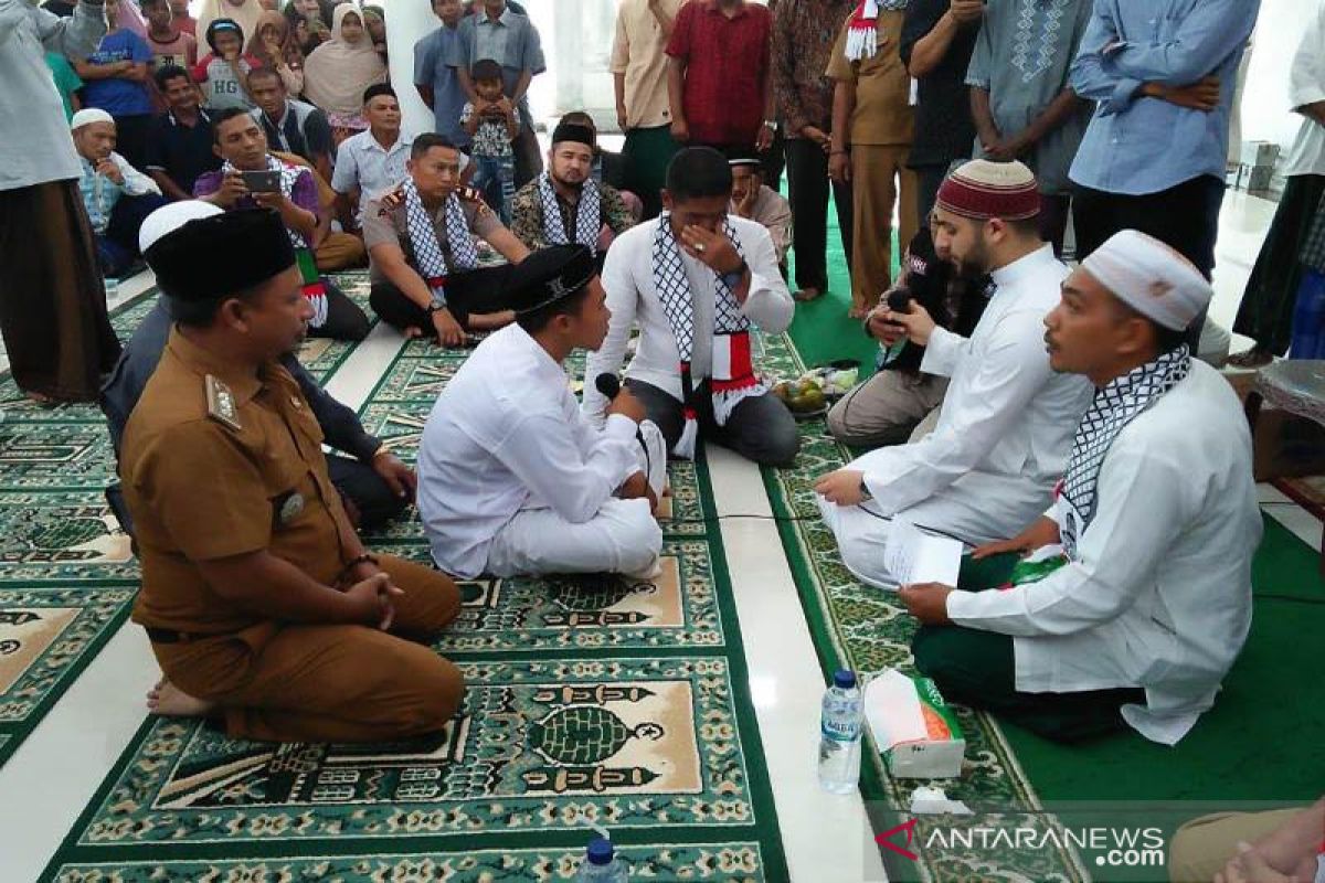 Seorang warga nias masuk Islam di Aceh Jaya