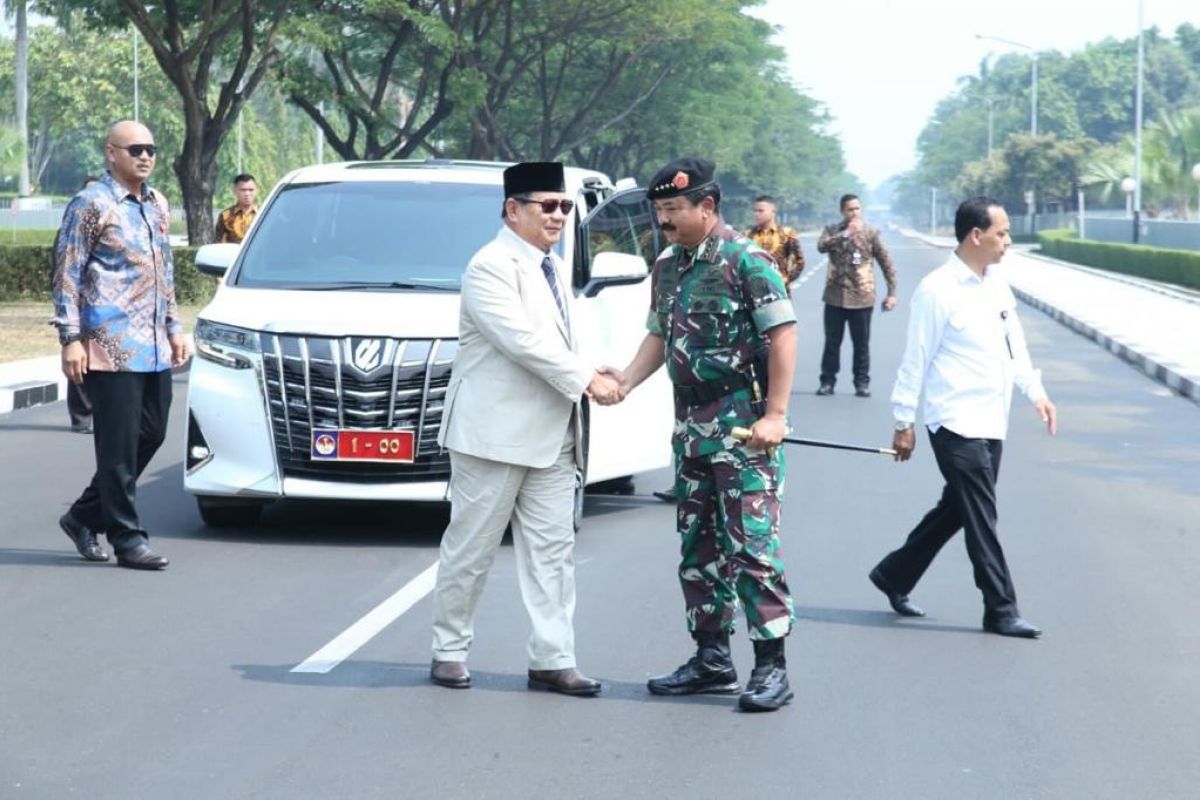 Menhan berjanji perkuat alutsista TNI