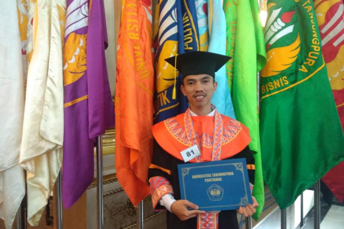 Anak penjual sayuran jadi sarjana kimia