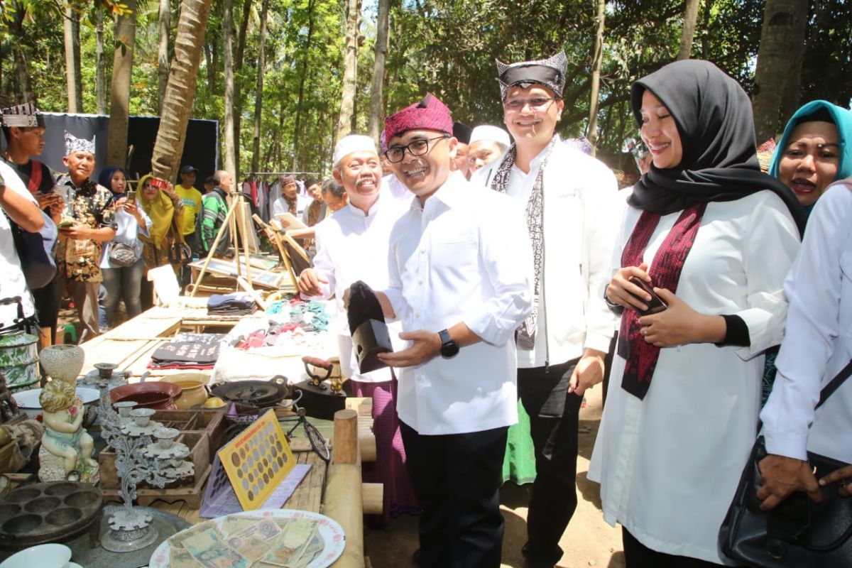 Festival Pasar Tradisional upaya Pemkab Banyuwangi tingkatkan daya saing pasar