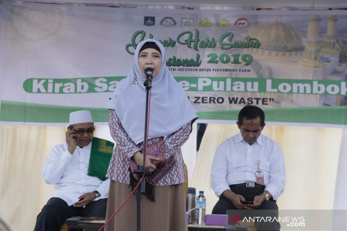 Santri di NTB menggaungkan gerakan bebas sampah