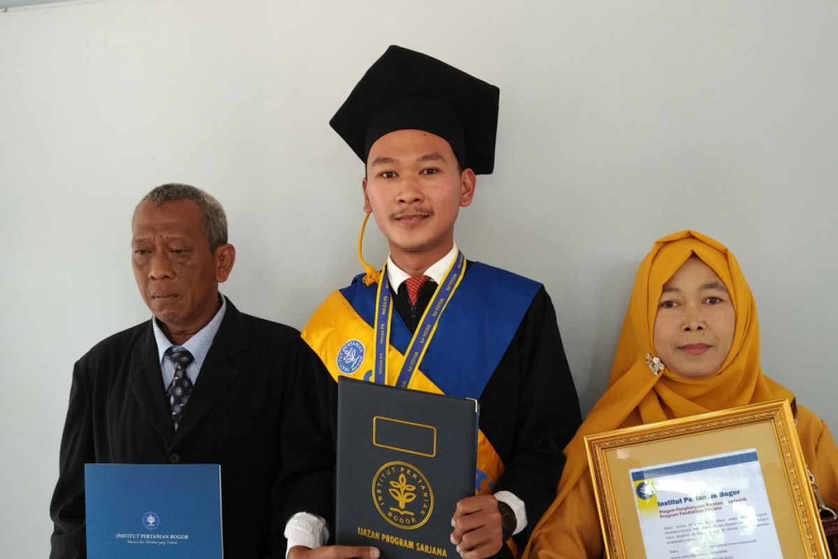 Putra sopir menjadi wisudawan terbaik IPB