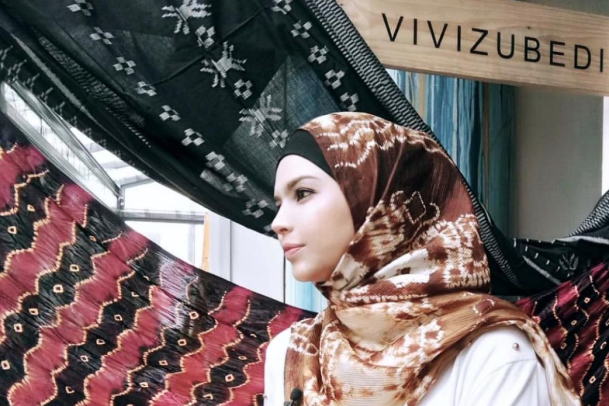 Vivi Zubedi, membuka mata dunia akan keindahan Sasirangan