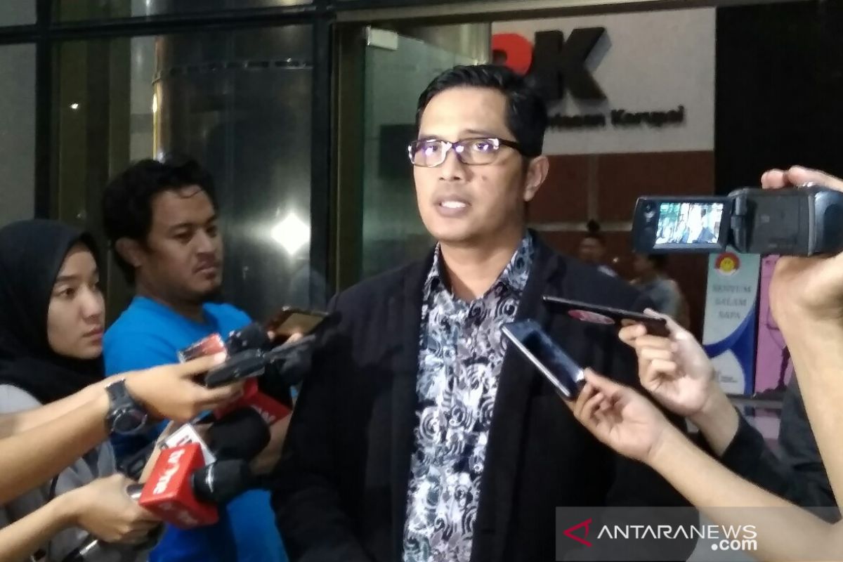 KPK sita dokumen dan barang bukti elektronik terkait kasus Dzulmi Eldin