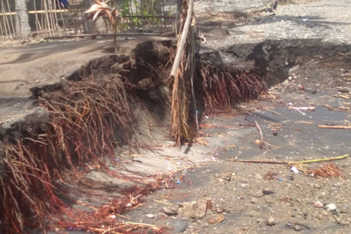 Gelombang pasang terjang pemukiman penduduk pantai selatan Sikka