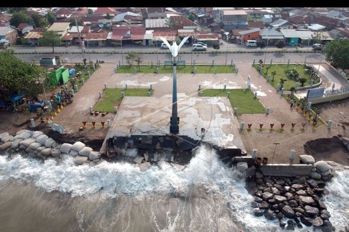 Monumen Merpati Perdamaian terancam ambruk, Dispar: perbaikan gunakan dana  bencana