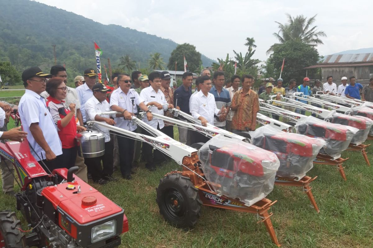 Petani Kulawi Selatan dan Pipikoro dapat alsintan dari Pemkab Sigi