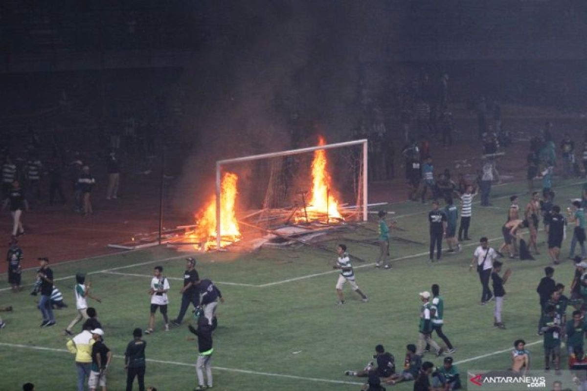 Dispora Surabaya inventarisasi kerusakan Stadion GBT pascakerusuhan suporter