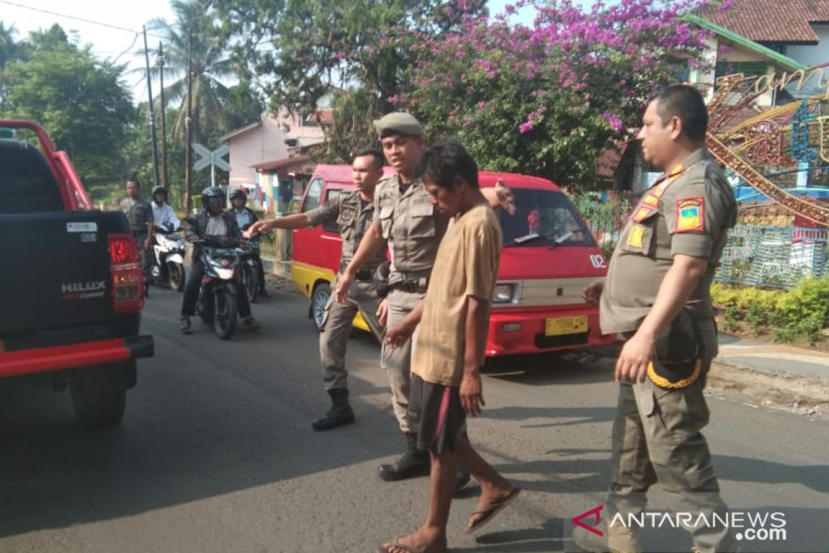 Petugas gabungan Pemkab amankan puluhan ODGJ jalanan