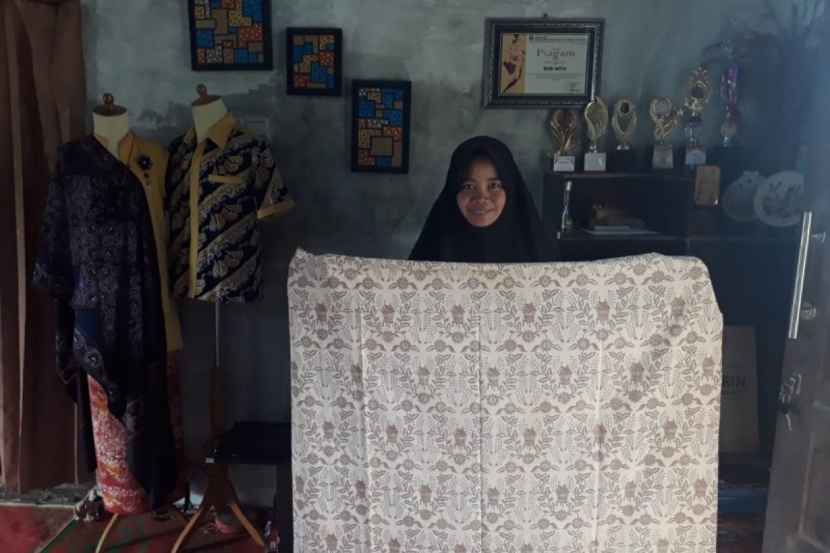 Unggulkan pewarna alam, omzet Mimi Batik Solok capai Rp10 juta perbulan