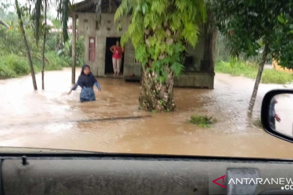 Hujan pagi hari, siangnya banjir landa Bungo Tanjuang Air Bangis
