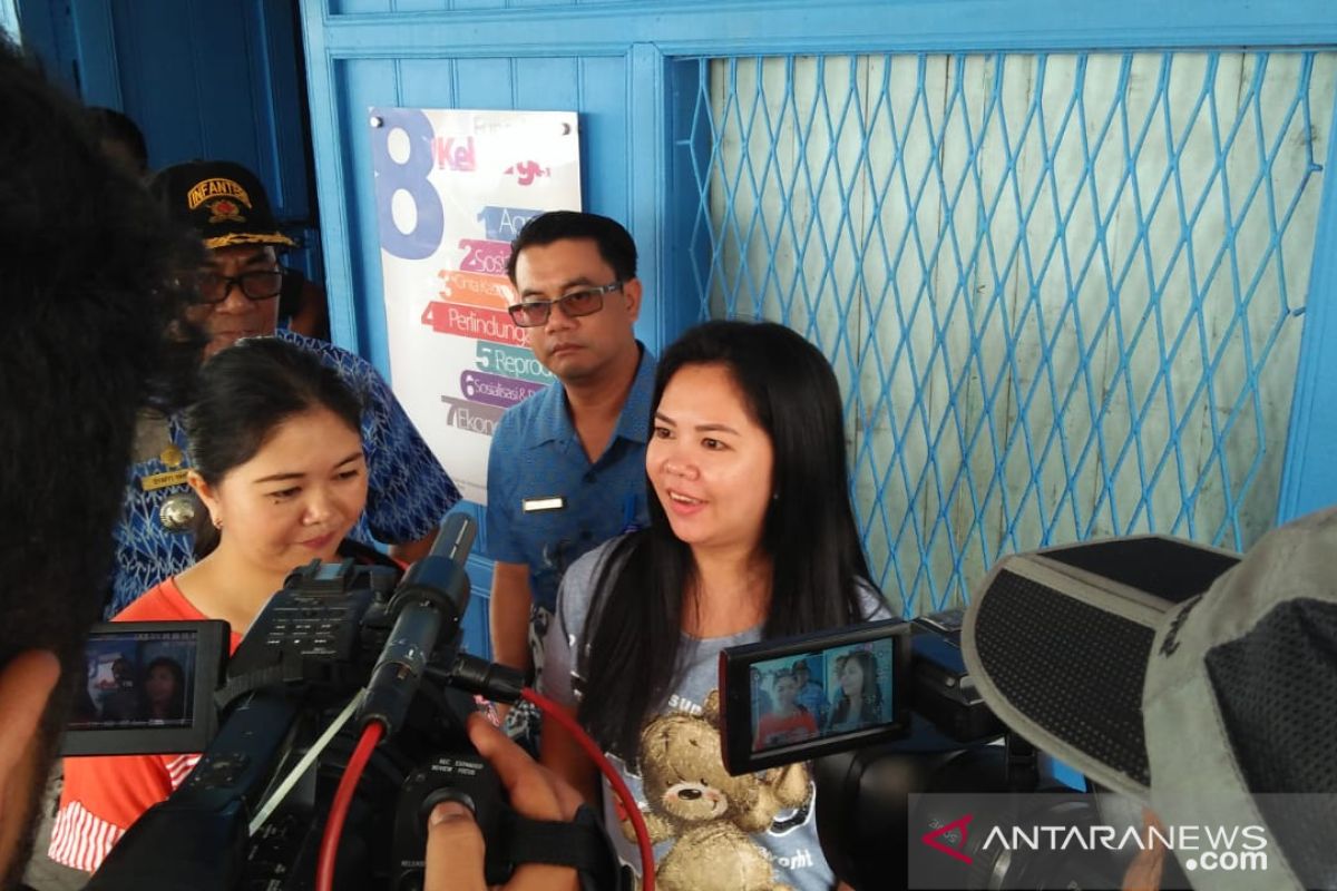 Dua warga Tionghoa Sekadau Hilir percayakan IUD ikut program KB