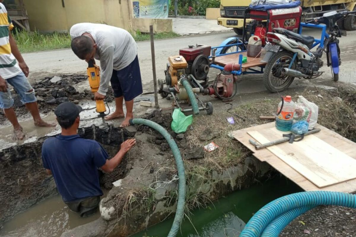 Pipa transmisi diameter 400 mm bocor, pelayanan PDAM Tirtanadi terganggu