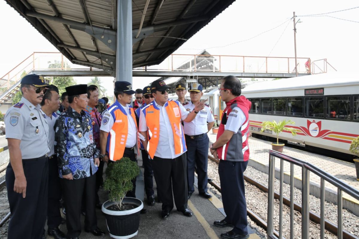 Gubernur Lampung berencana kembangkan transportasi KA antarkabupaten