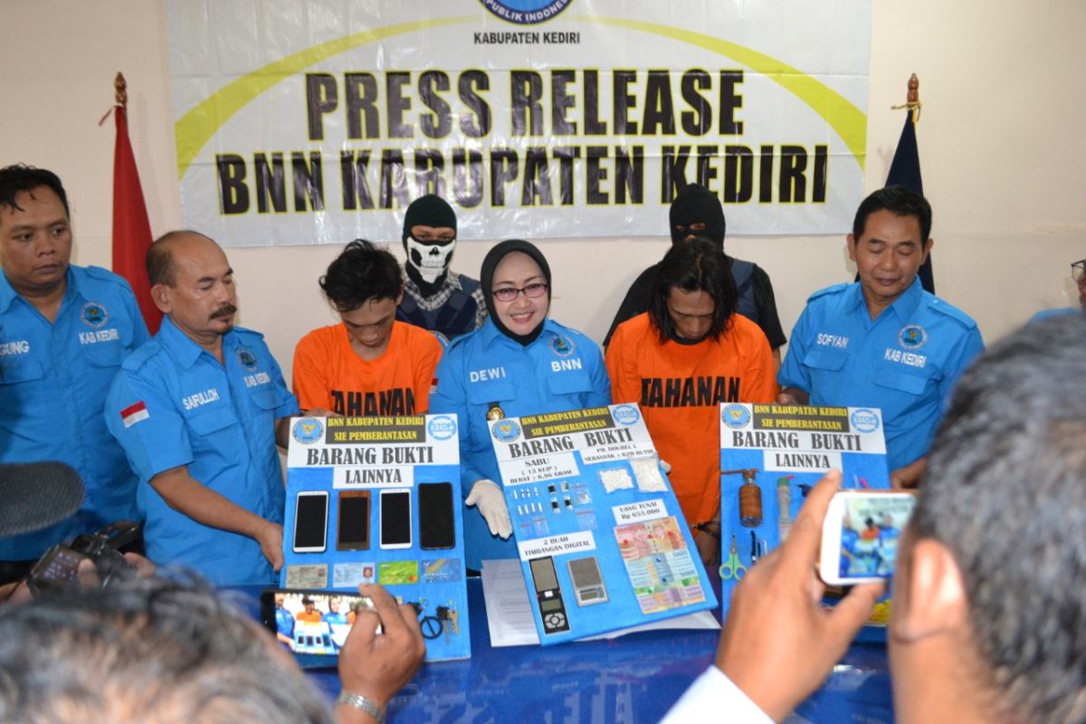 BNN Kabupaten Kediri ringkus dua pengedar narkoba