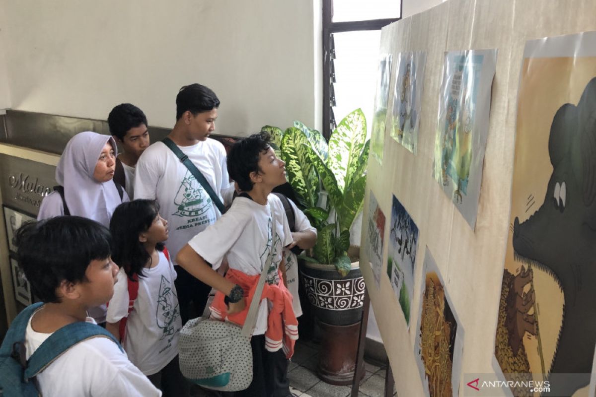 Seniman Indonesia gelar pameran kartun antikorupsi di Balai Kota Malang