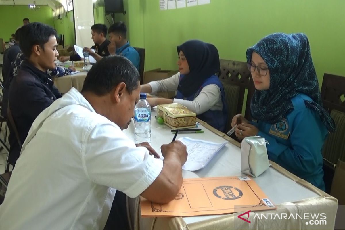 BNNK Sukabumi periksa urine ratusan calon kepala desa