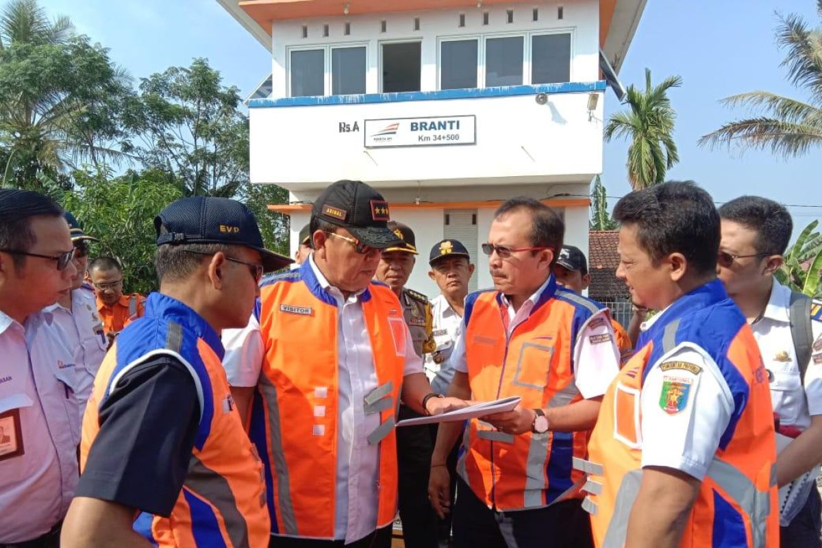 Arinal tinjau calon stasiun kereta bandara