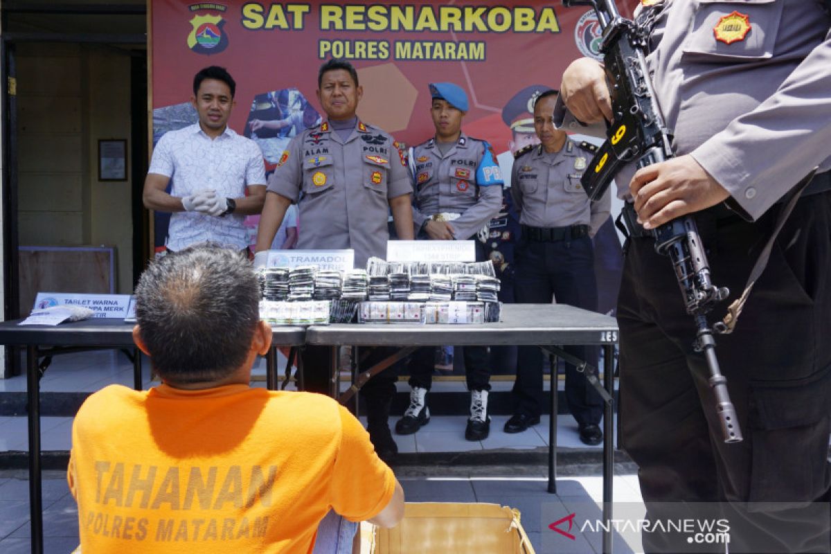 Polres Mataram sita sebanyak 19.484 butir obat keras