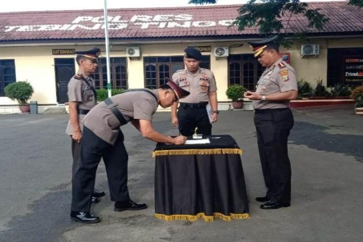 Sertijab dan penghargaan di Polres Tebing Tinggi