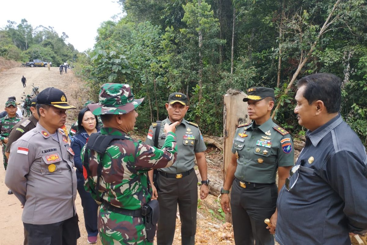 Pangdam tanjungpura tutup TMMD di perbatasan Indonesia - Malaysia