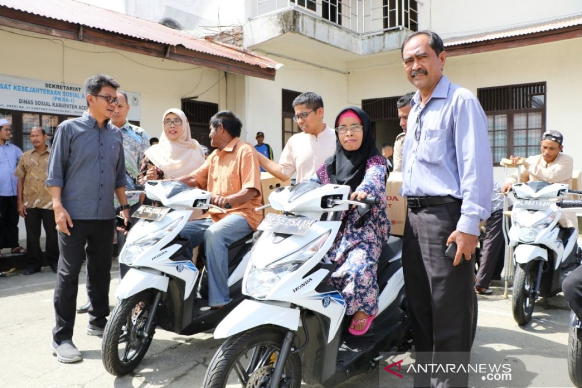 Disabilitas di Aceh Barat terima bantuan guna tingkatkan ekonomi