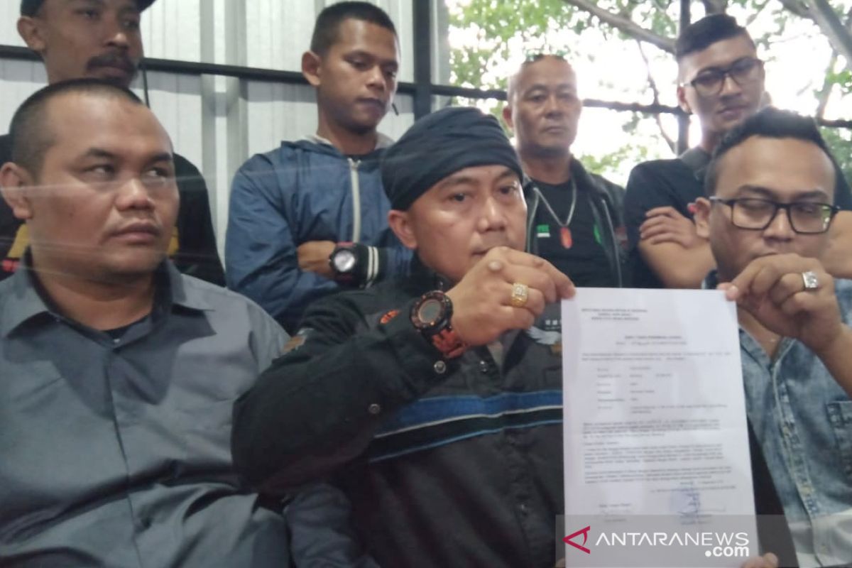 Vijaya dilaporkan ke Polrestabes Bandung cemarkan nama  baik Iwan Bule