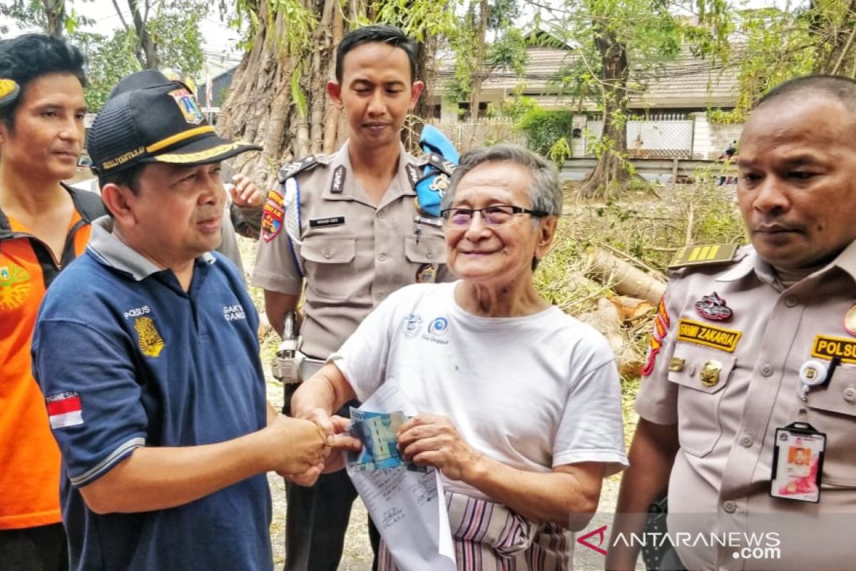 Warga Rawamangun bayar denda Rp250.000 karena OTT buang sampah