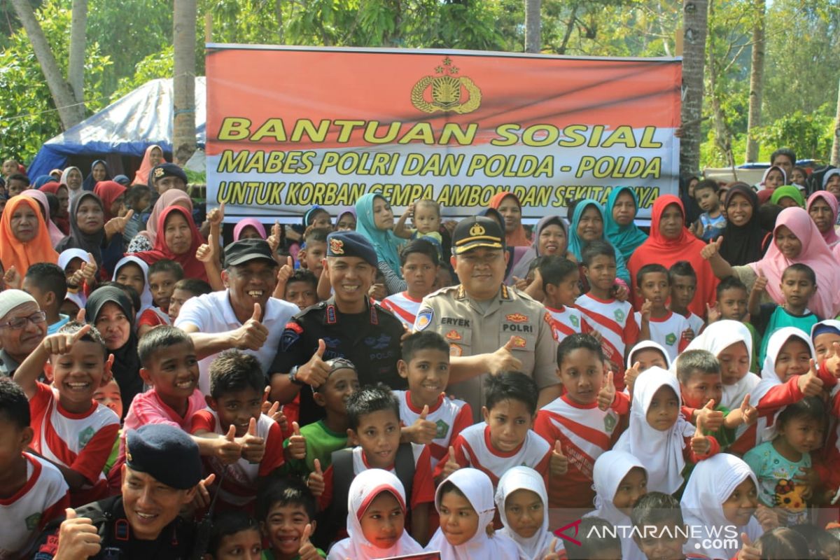 Korban gempa di Mamala-Morela terima bantuan Polda Maluku