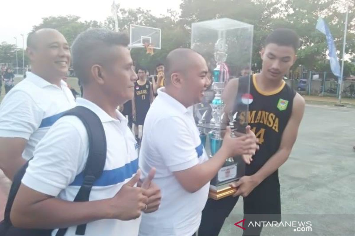 TIm SMAN 1 Barabai Putra dan SMPN 1 Pandawan Putri menangi kejuaraan basket antar pelajar