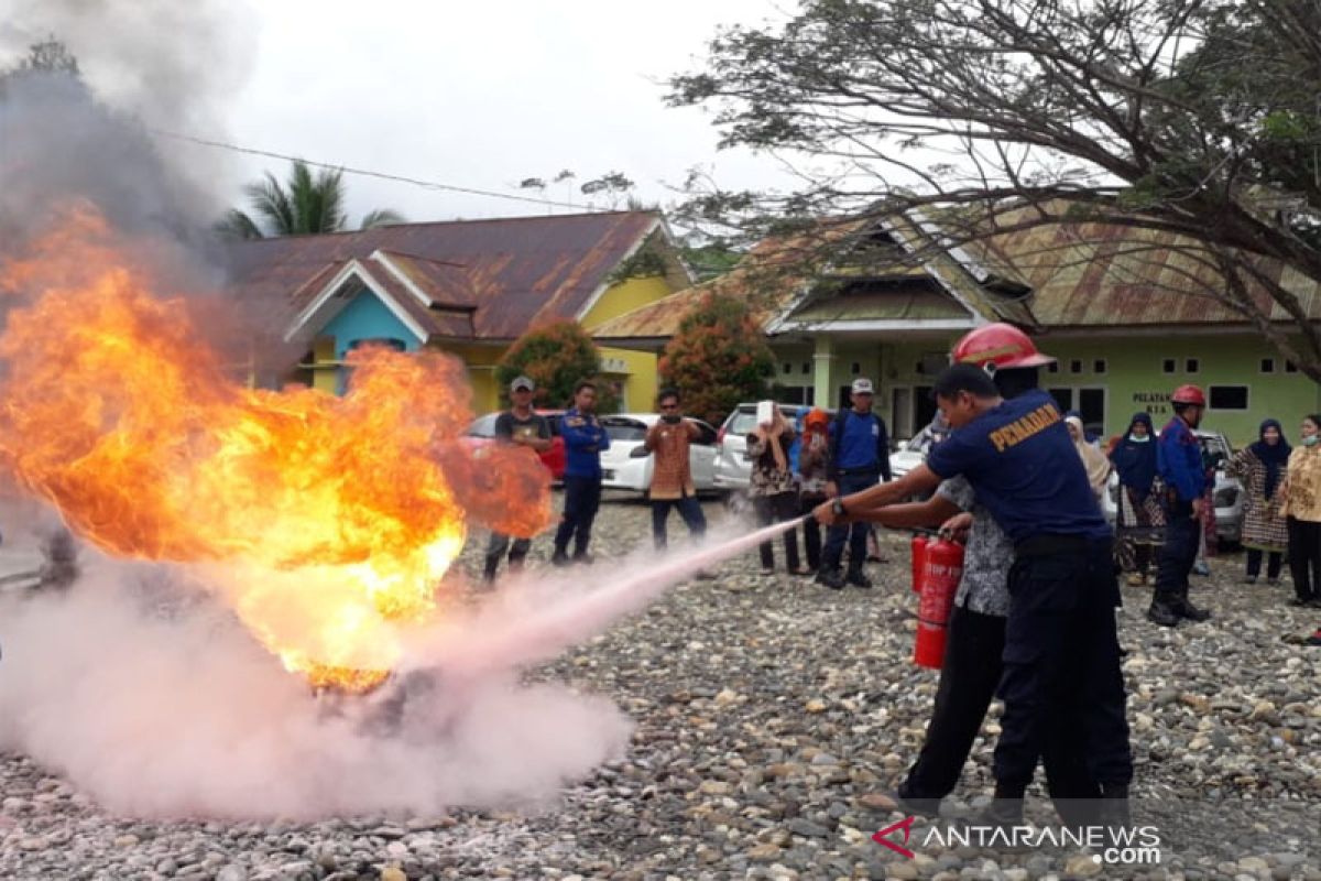 Damkar Lutim sosialisasi penanganan api gunakan APAR