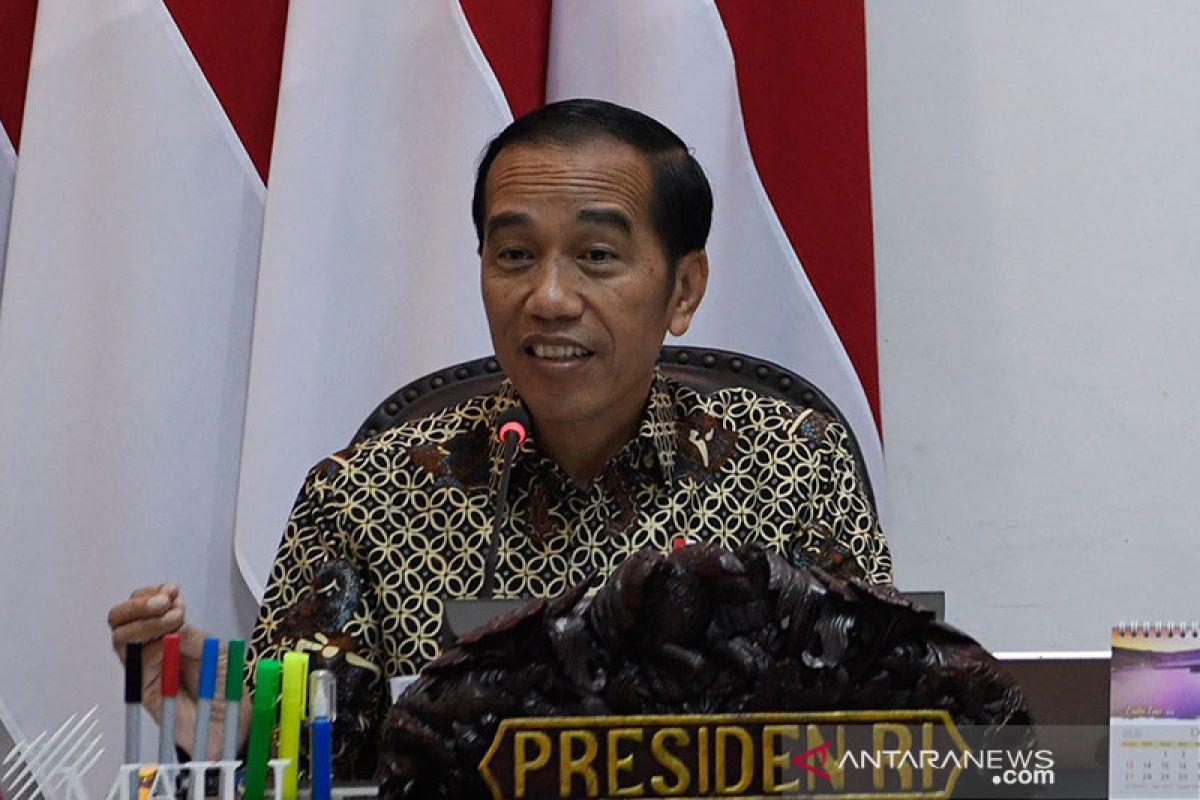 Jokowi kritik pengadaan pacul di kementerian masih impor