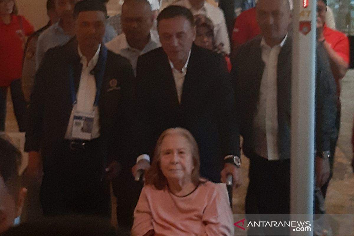 Doa ibu antarkan Iwan Bule menjadi ketua umum PSSI