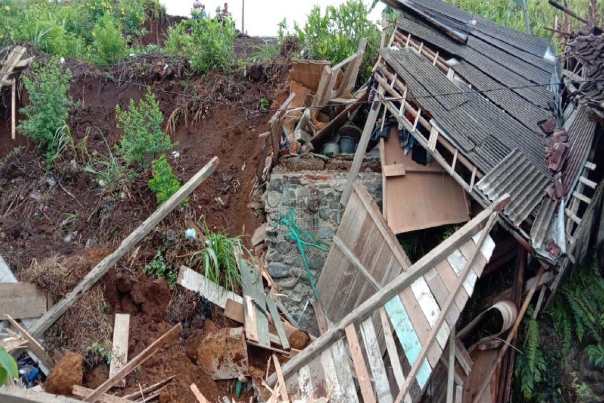 BPBD Banjarnegara: Dua unit rumah tertimbun tanah longsor