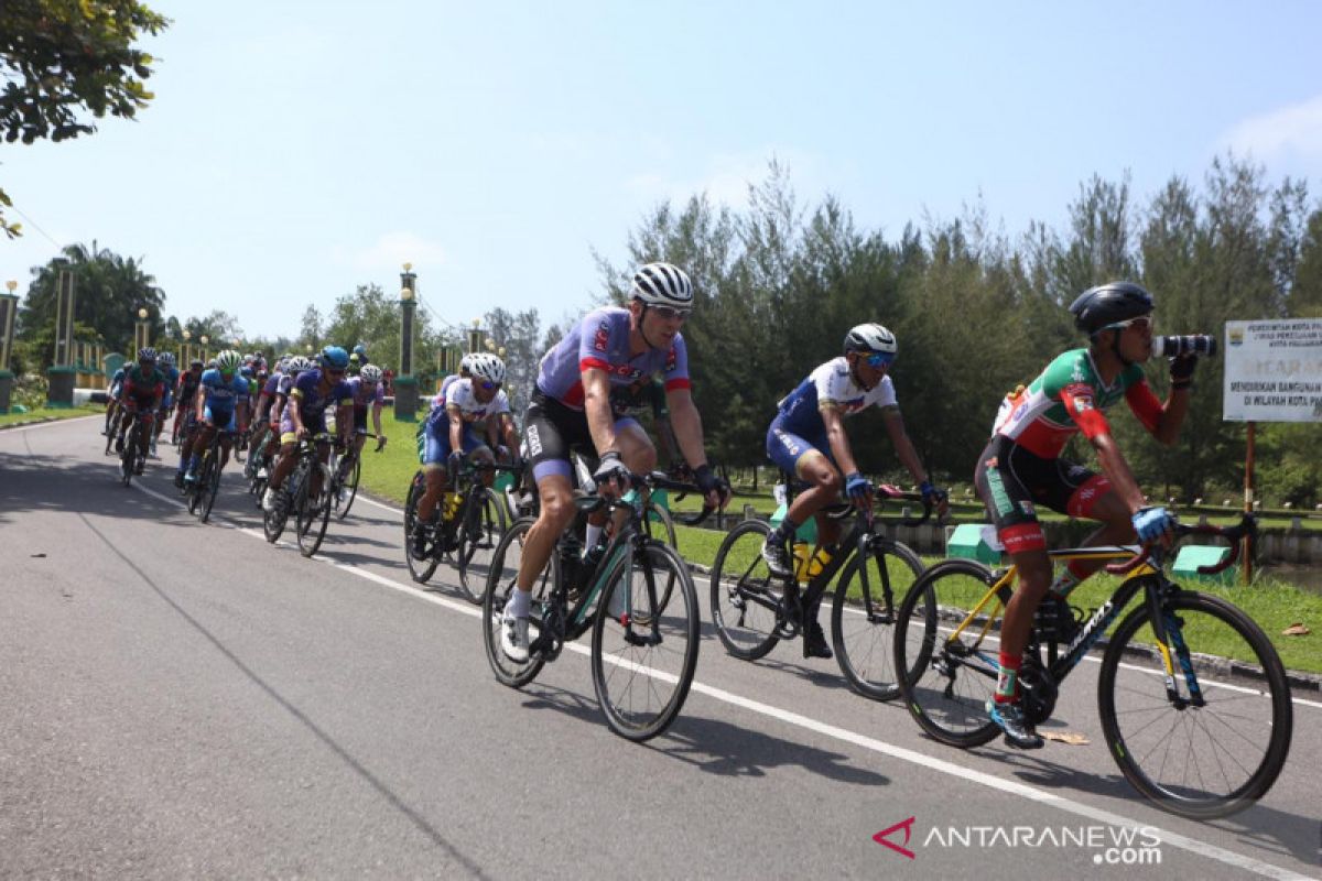 Peserta Tour de Singkarak mulai persaingan dari titik start di Pariaman