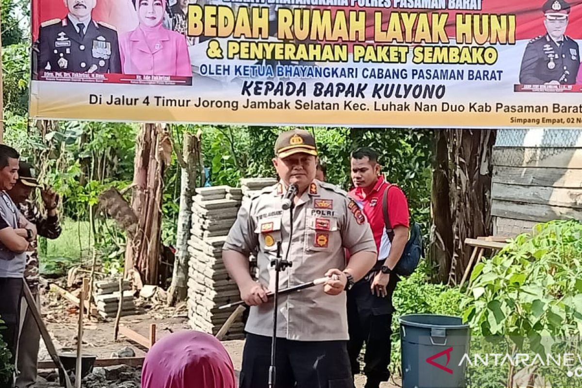 Polres Pasaman Barat bedah rumah warga kurang mampu