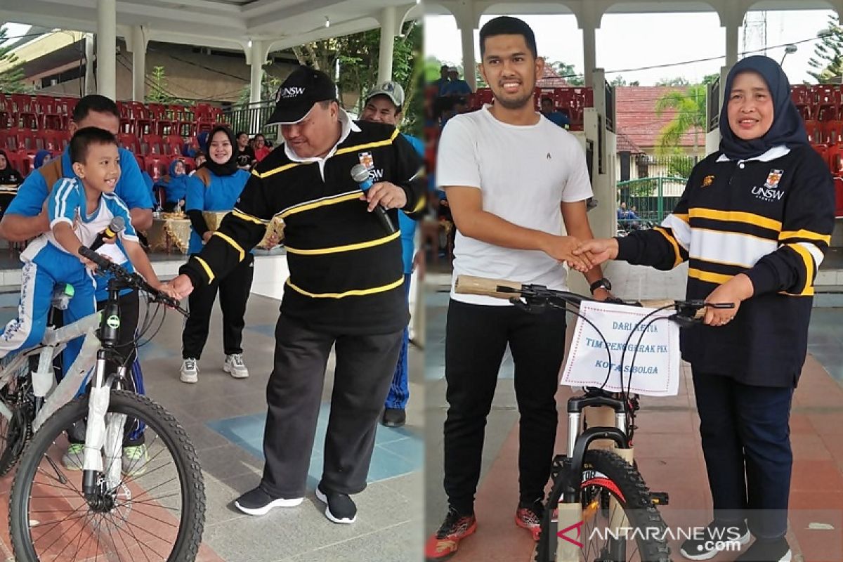 Jalan sehat meriahkan HUT Koperasi dan Konsumen Nasional di Sibolga