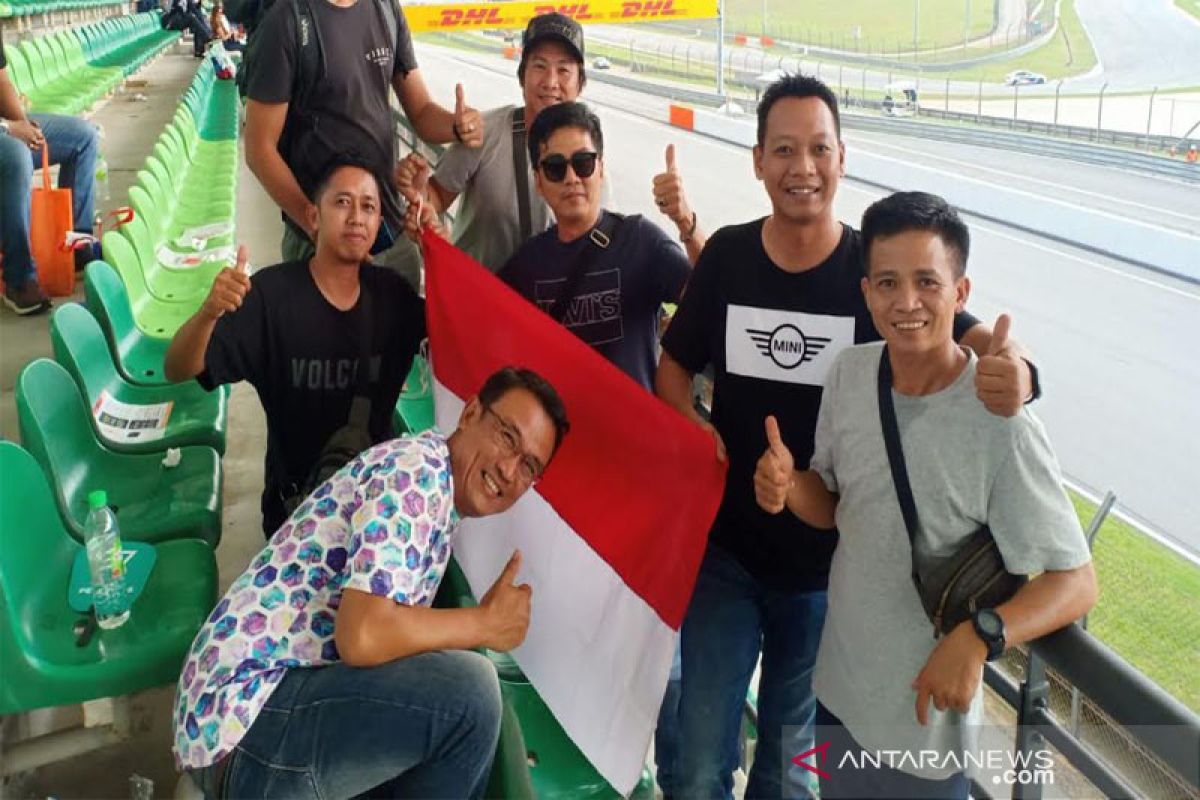 Warga Muara Teweh melihat langsung kecelakaan pebalap Indonesia di Sirkuit Sepang