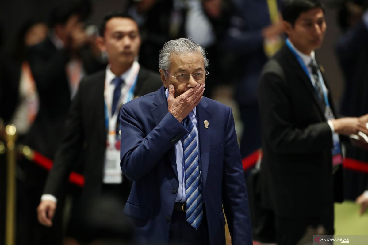 Mahathir Mohamad mundur sebagai Perdana Menteri  Malaysia