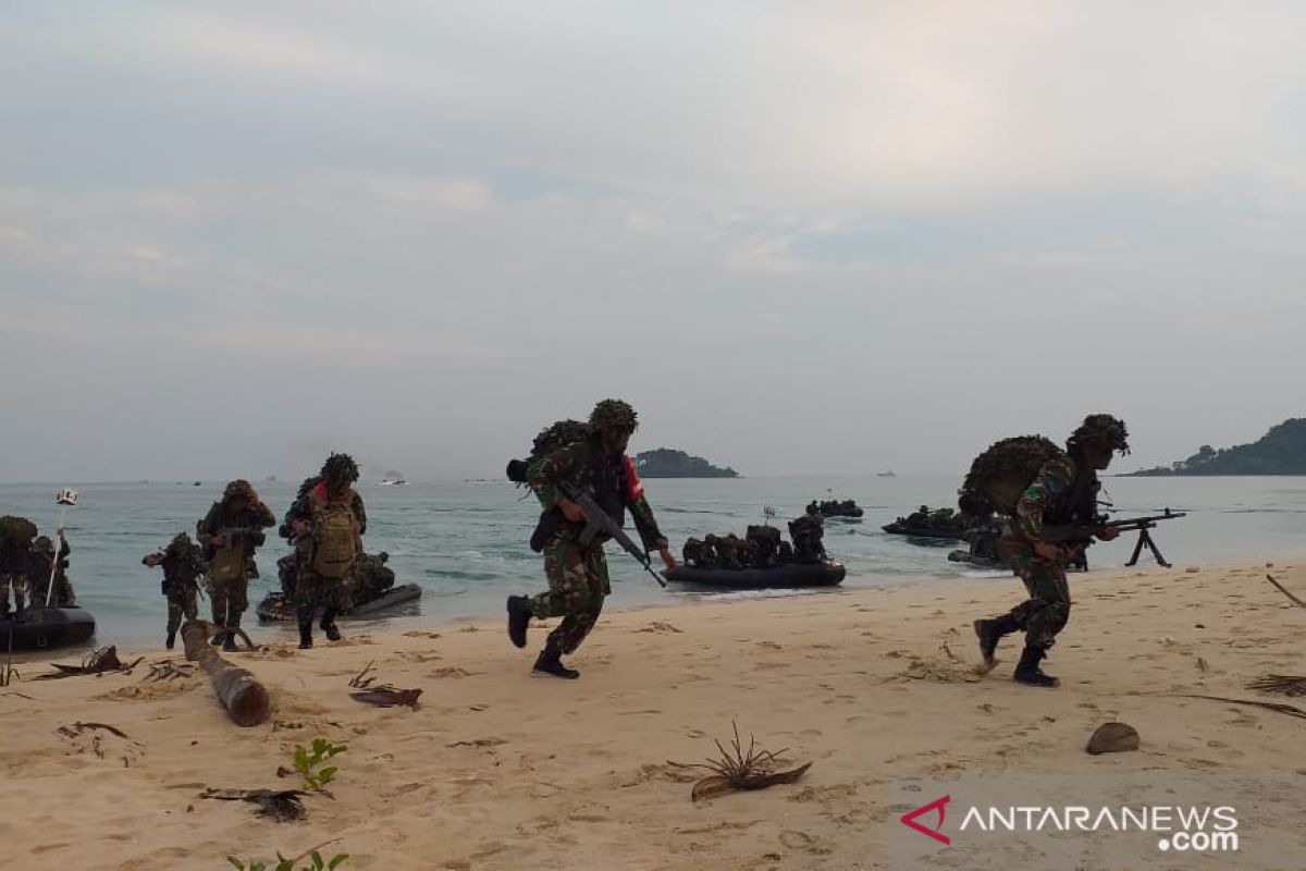 Pasukan TNI Angkatan Laut gelar latihan di Belitung