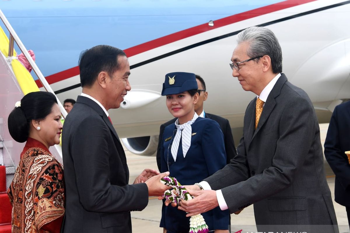 Presiden Jokowi tiba di Bangkok disambut Dubes RI