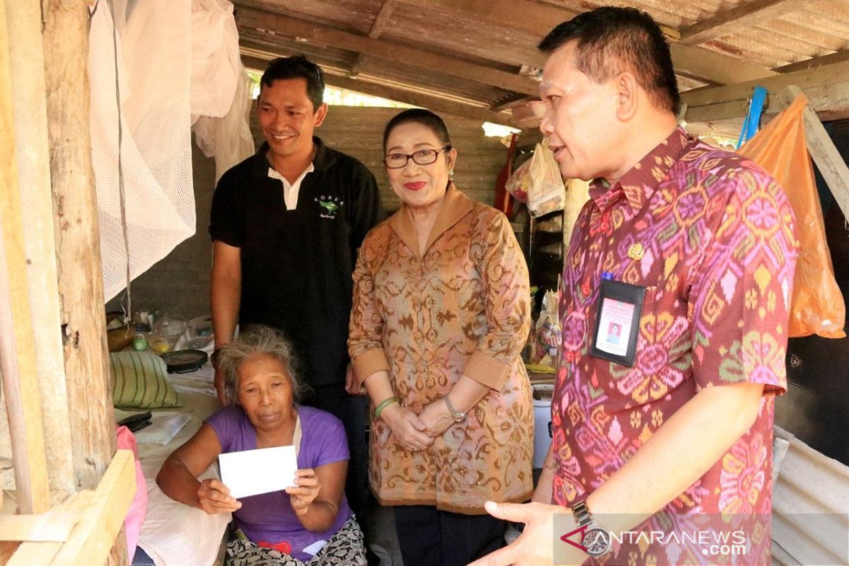 Dinas Sosial Bali pindahkan pasangan lansia dari gubuk ke panti wreda