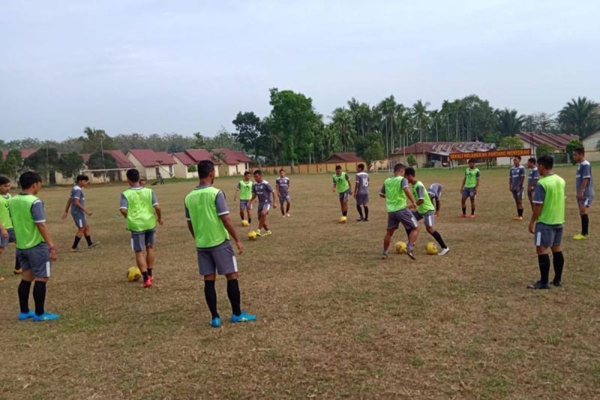 Hadapi Bengkulu, tim sepak bola porwil gelar latihan ringan