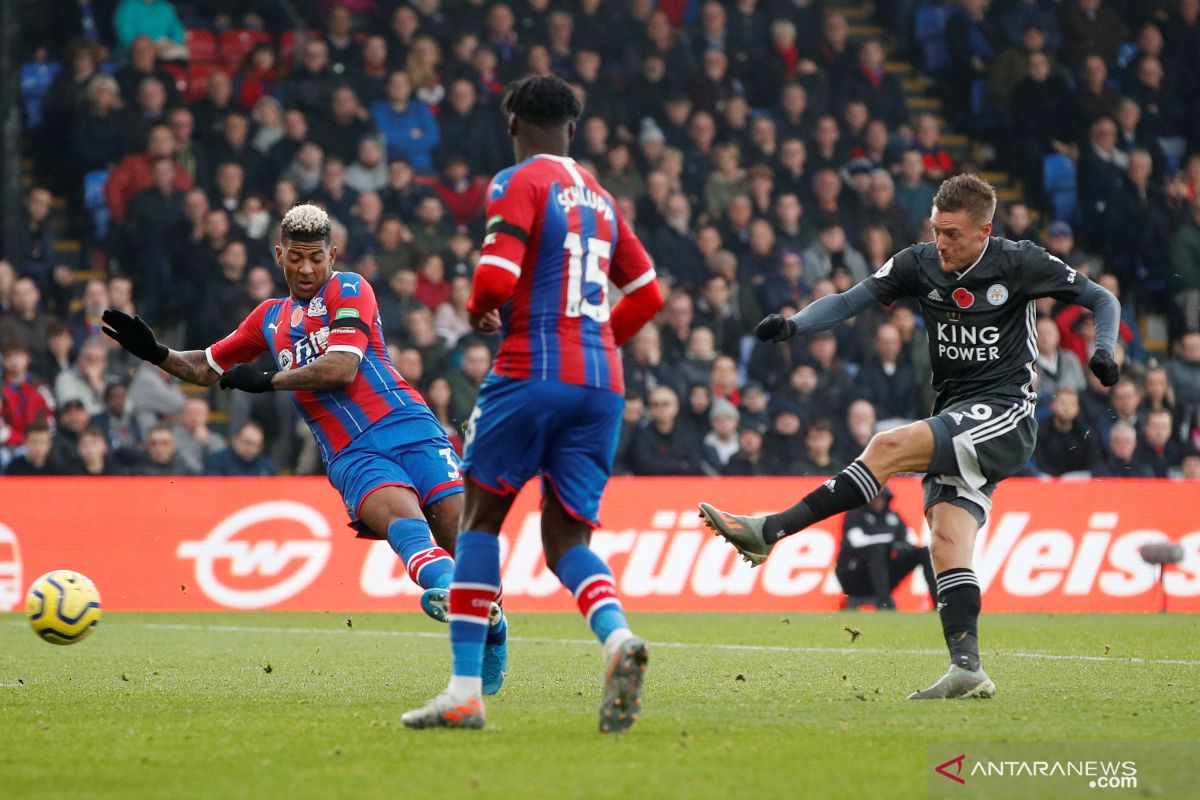 Leicester  ke peringkat tiga setelah ungguli Crystal Palace 2-0