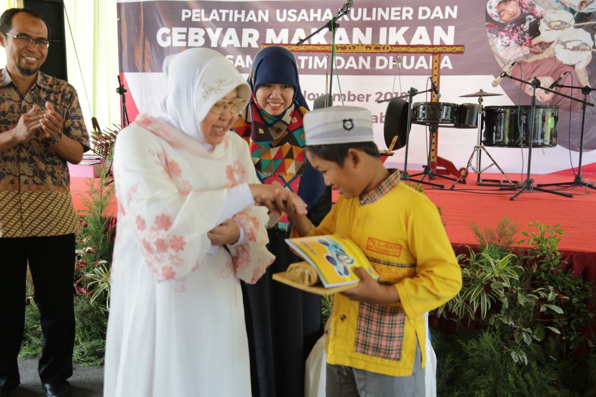 Wali Kota Surabaya ajak anak-anak gemar makan ikan