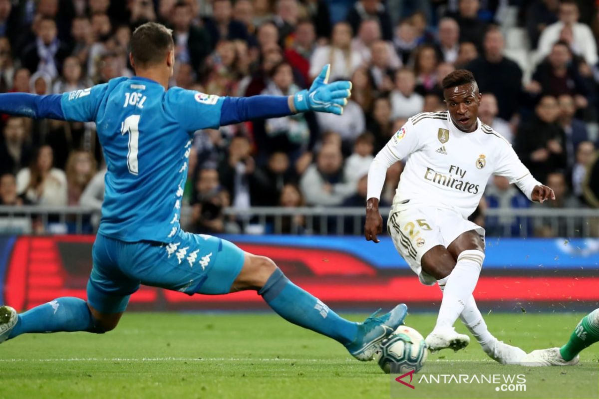 Real Madrid main seri di kandang